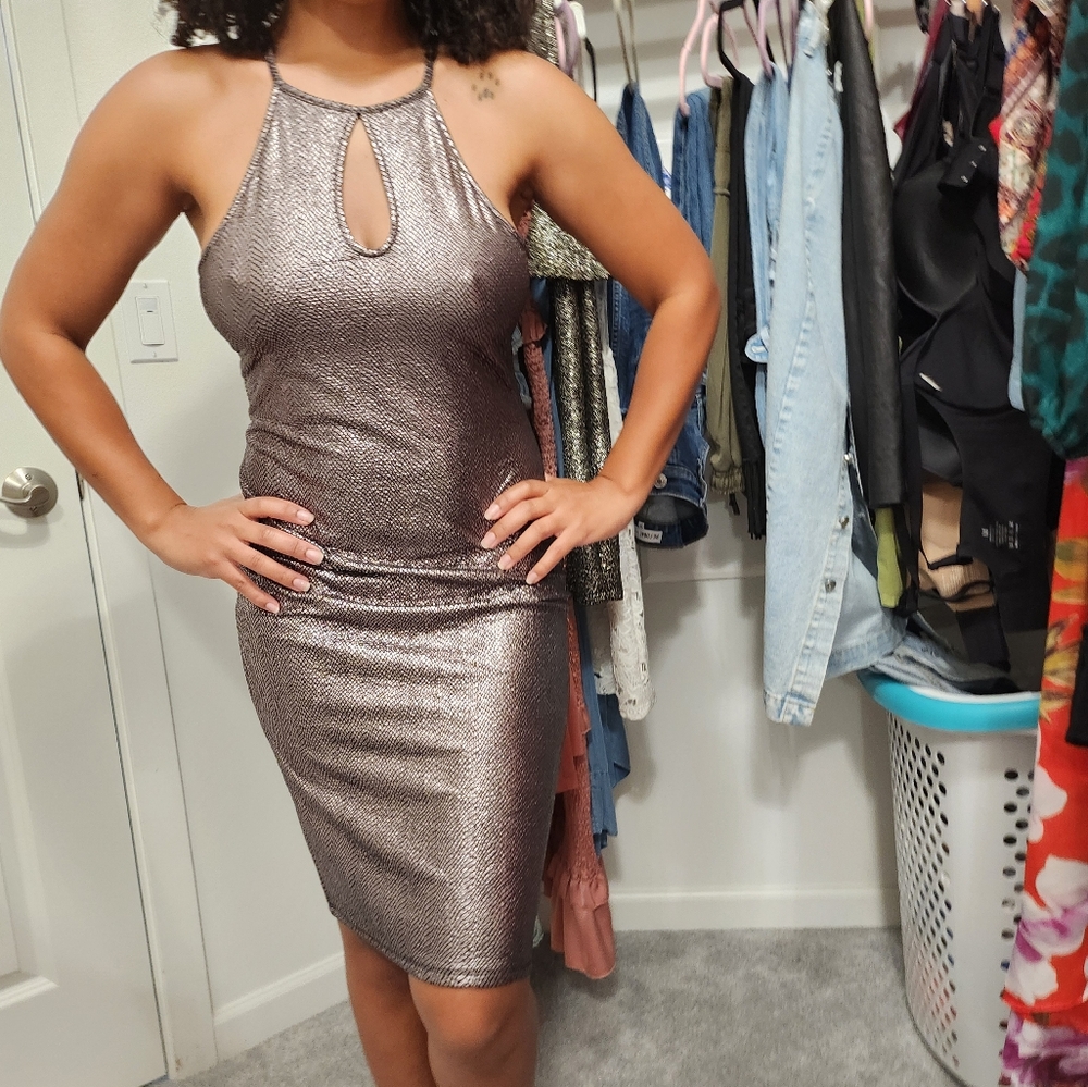 Glam. Gold&Chrome colored dress. Size M. Gorgeous cut w/ Key hole neckline